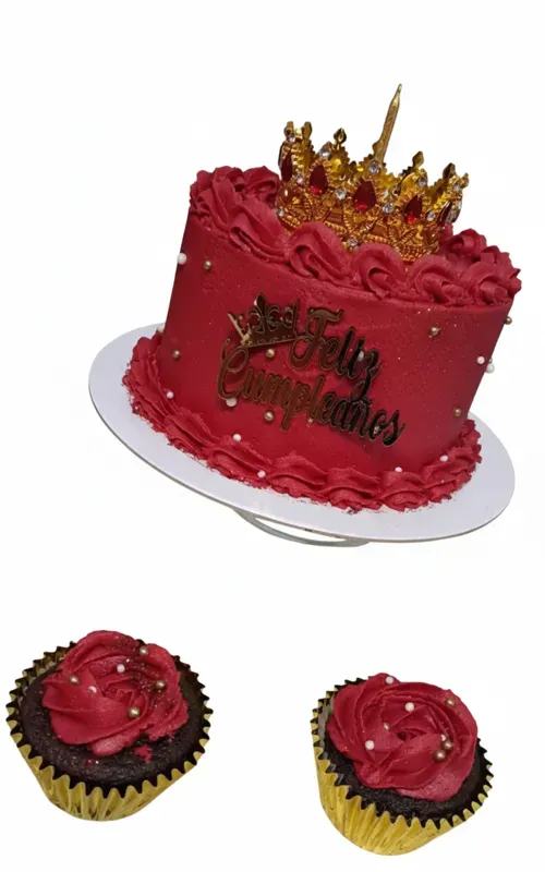 Torta roja con corona personalizada