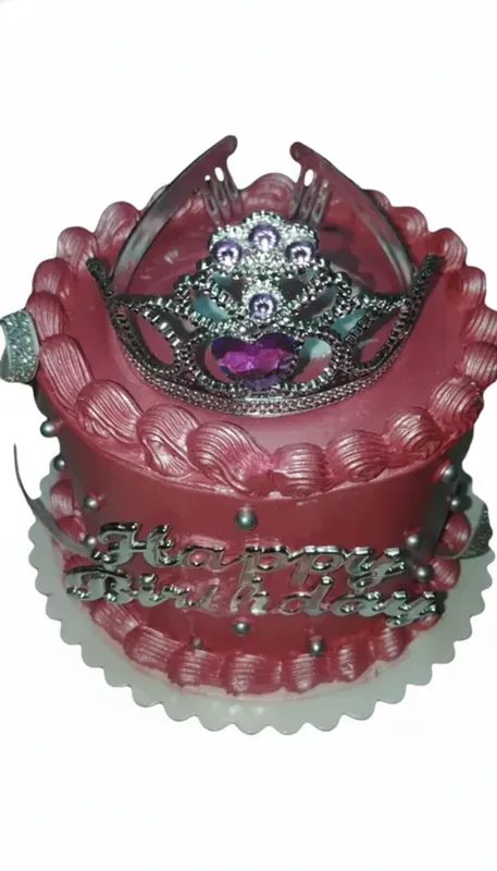 Torta con corona personalizada