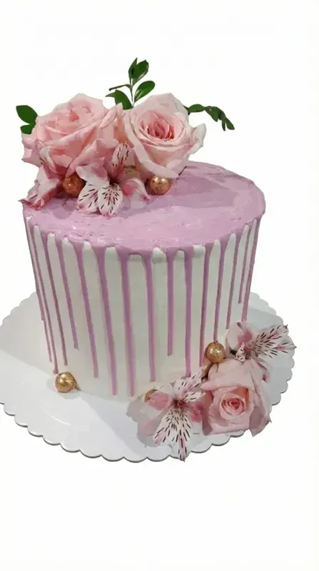 Torta con rosas naturales personalizada